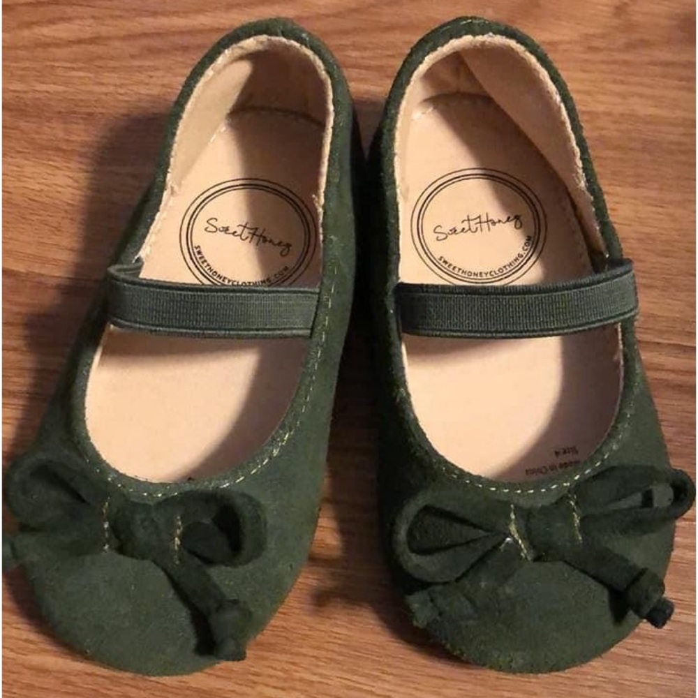 SweetHoney Small Bow Suede Ballet Flat